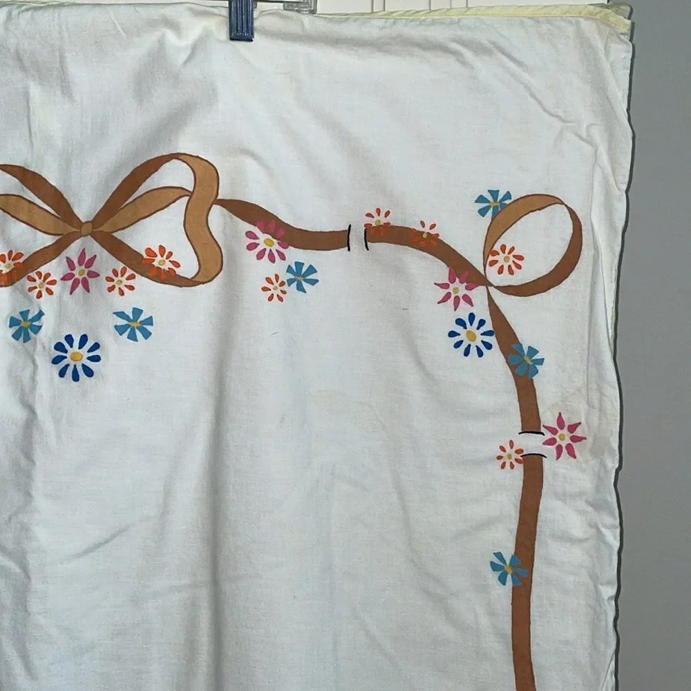 Vintage baby/toddler white duvet cover with painted on teddy bears & flowers‎